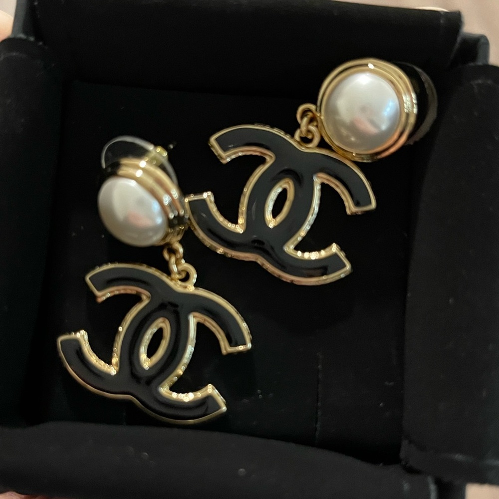 COPY - Chanel 22A cc earrings